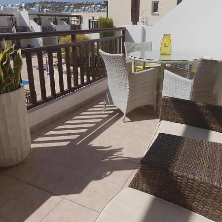 Stunning Apartment C106 With Balcony Looking Over Pool Peyia Ngoại thất bức ảnh