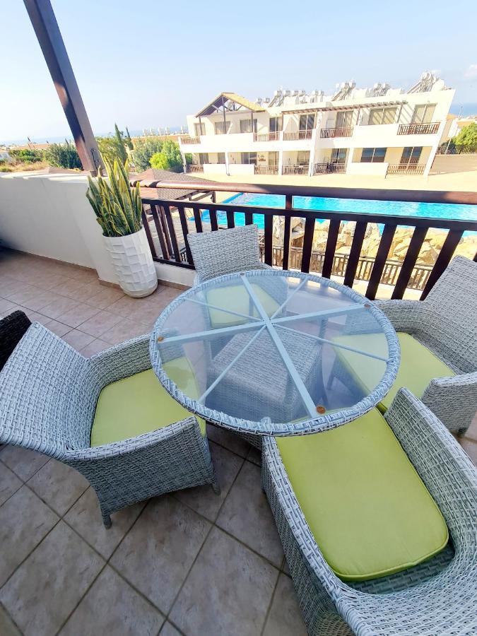 Stunning Apartment C106 With Balcony Looking Over Pool Peyia Ngoại thất bức ảnh