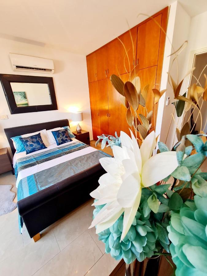 Stunning Apartment C106 With Balcony Looking Over Pool Peyia Ngoại thất bức ảnh