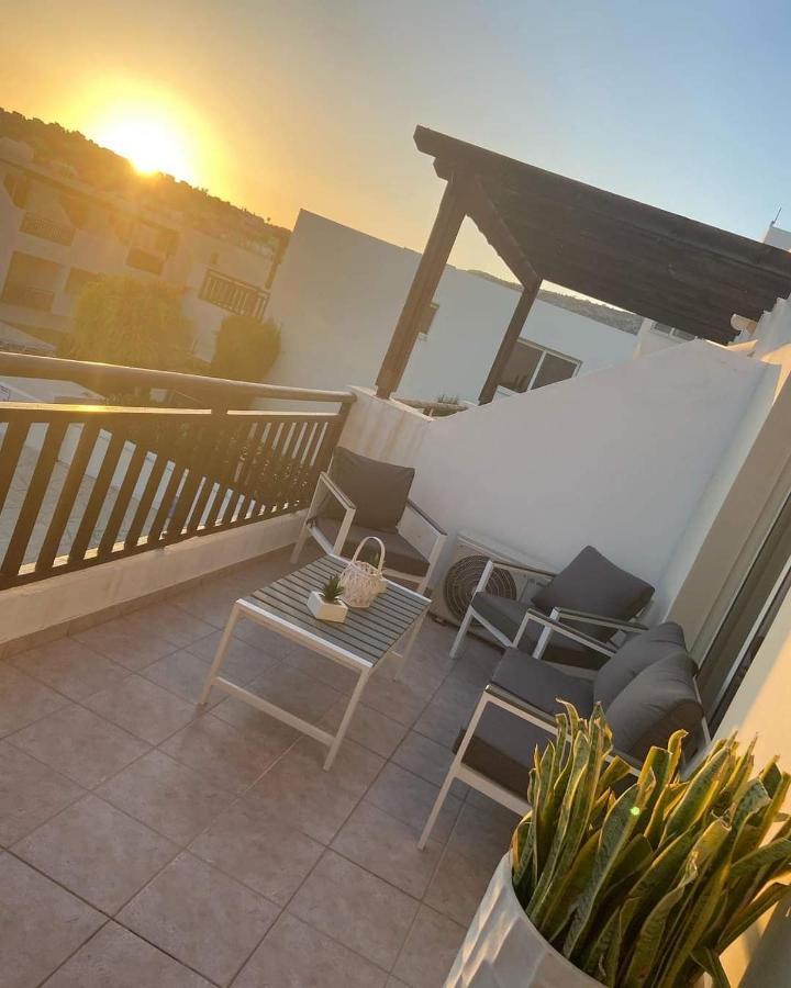 Stunning Apartment C106 With Balcony Looking Over Pool Peyia Ngoại thất bức ảnh