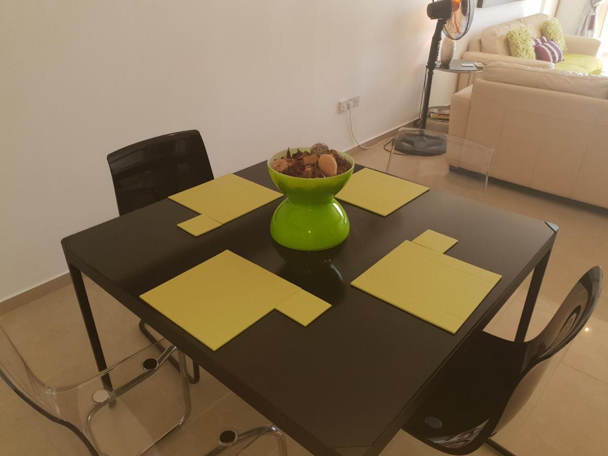 Stunning Apartment C106 With Balcony Looking Over Pool Peyia Ngoại thất bức ảnh